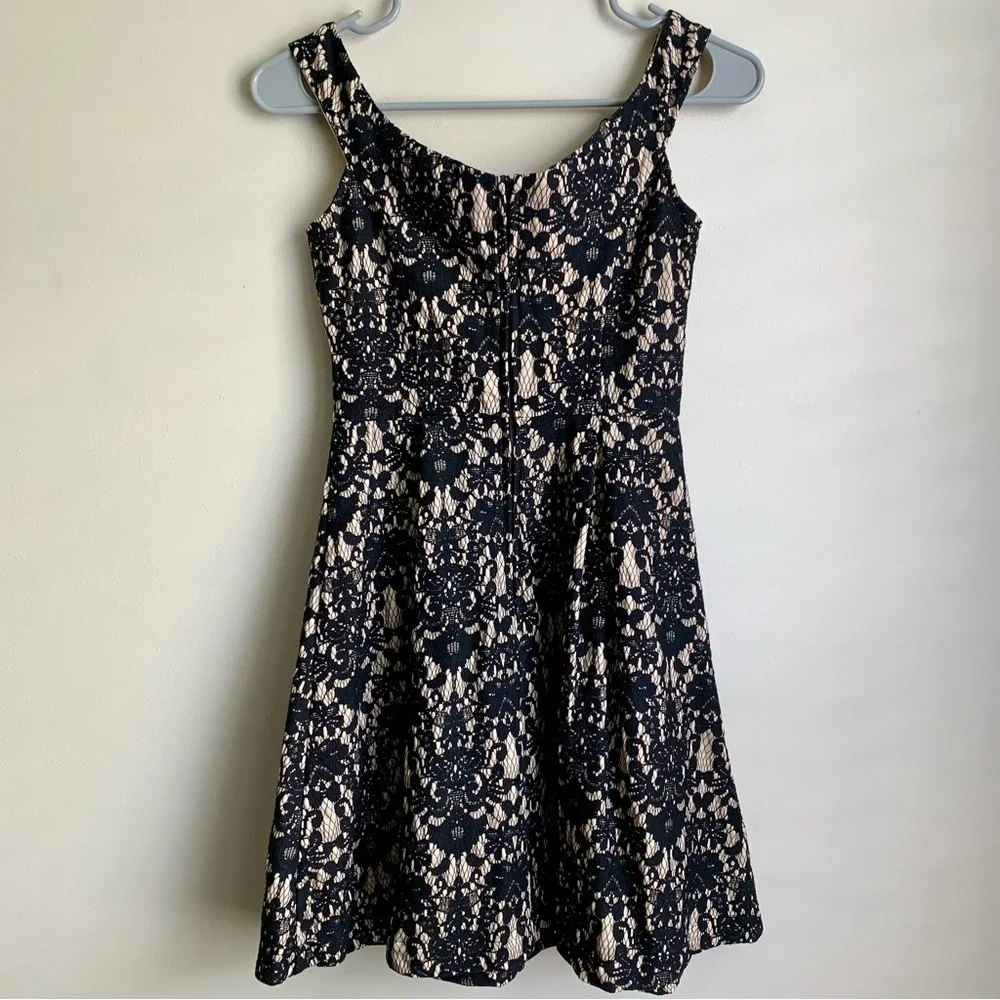 Francesca's Black Lace Overlay Sweetheart Fit & Flare Mini Dress SZ XS - Picture 4 of 6